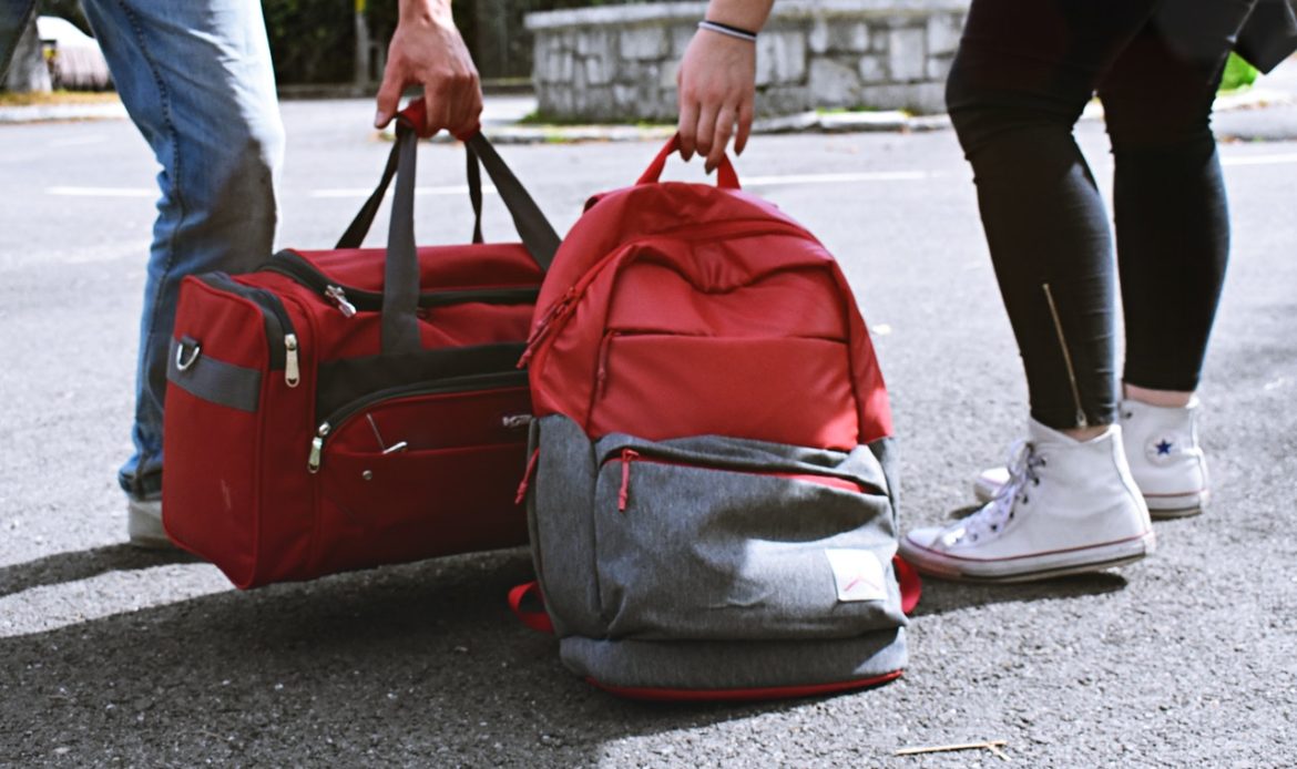 行李遺失處理 是旅程中最常遇到的問題，必定要時常看顧行李。