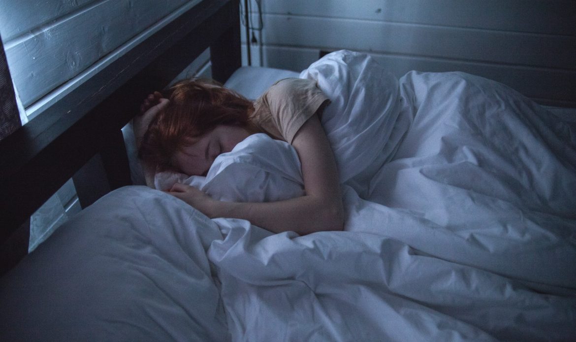 睡眠充足是有利於減肥及保護皮膚，愛美的女士們要從早睡聞起開始減肥