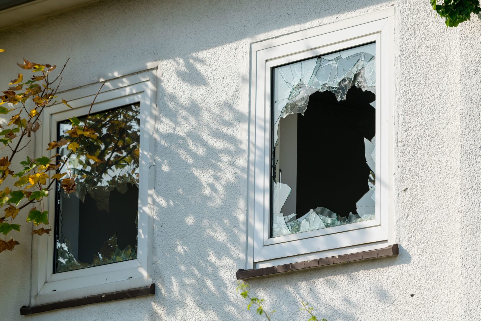 Home Crisis - Broken Glass d Home Insurance 