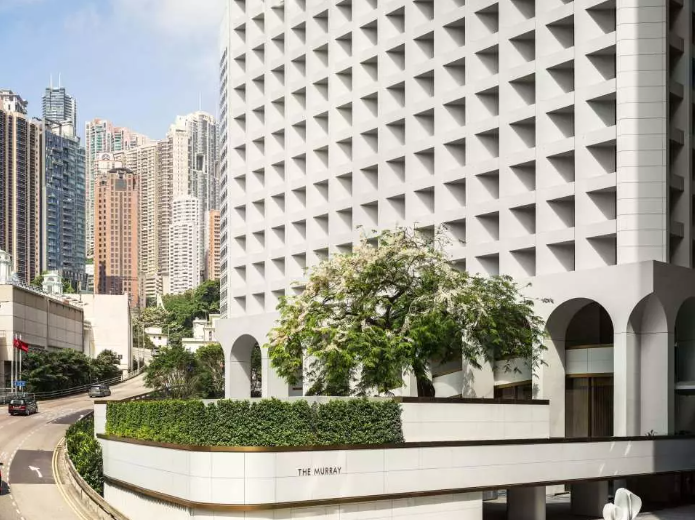 矚目的節果決明，令中環紅棉道旁的美利酒店成為春日的香港好去處