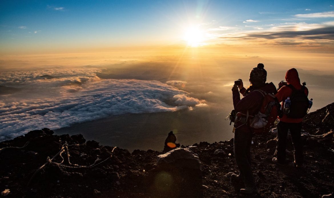 如果只用一天時間完成攻頂的話須在大清早或凌晨出發兼無法看到御來光，建議富士山登山時間最少預留2日1夜。