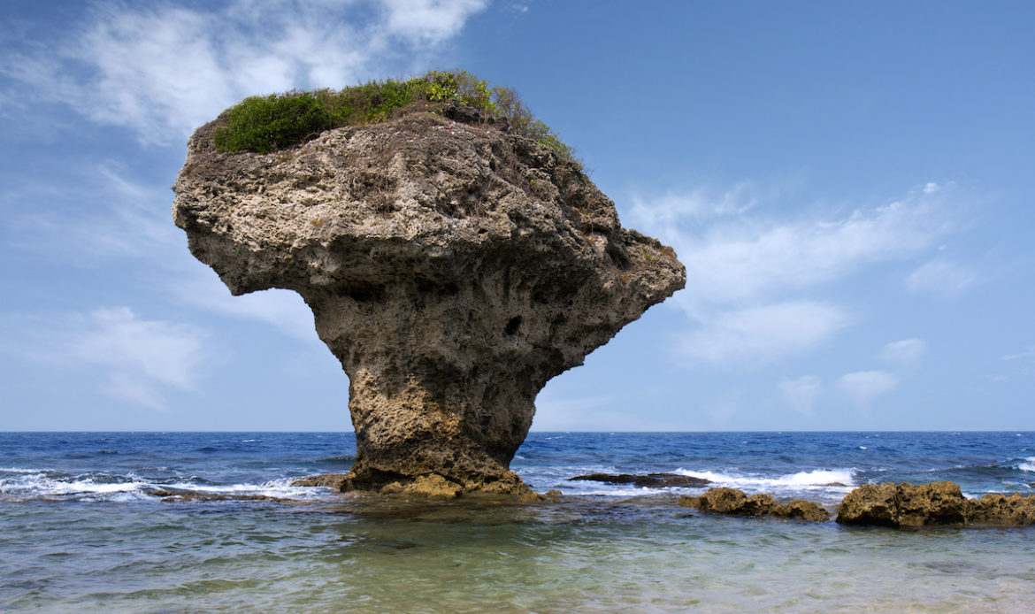 花瓶岩位於本福村北部白沙尾海灘