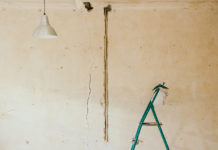 屋企天花漏水滲水點算好?一文看源頭檢測、家居保險/滲水辦索償方法 漏水 家居保險 滲水辦 天花漏水 天花滲水